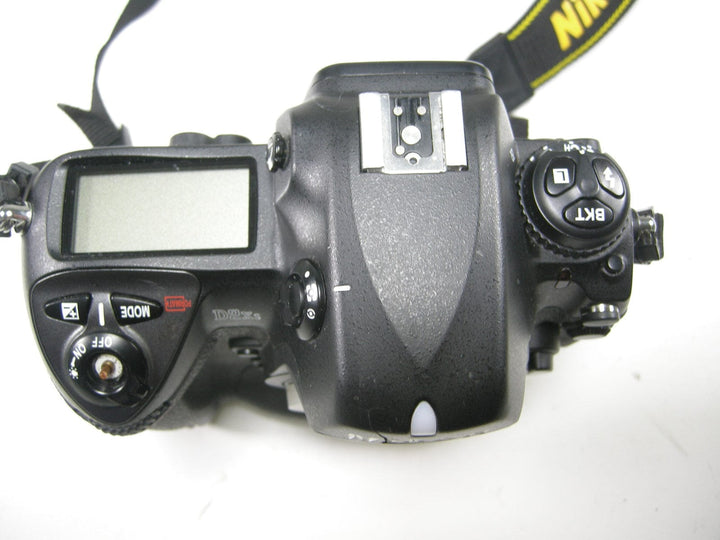 Nikon D2Xs 12.4mp Digital SLR Body Only Shutter Ct. #4,375 "Please Read" Digital Cameras - Digital SLR Cameras Nikon 6024188