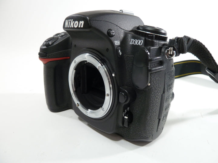 Nikon D300 12.3mp Digital SLR Body Only Shutter Ct. 17,664 Digital Cameras - Digital SLR Cameras Nikon 3137956