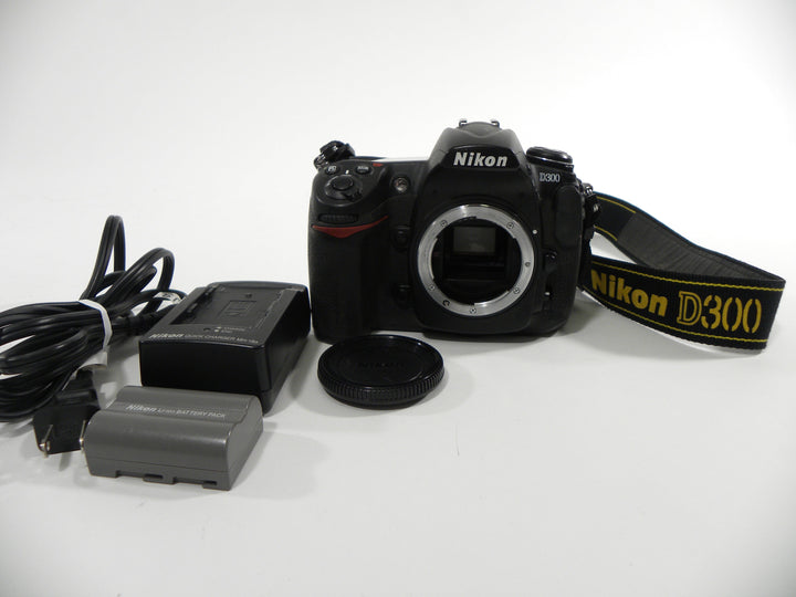 Nikon D300 12.3mp Digital SLR Body only Shutter Ct. 3,120 Digital Cameras - Digital SLR Cameras Nikon 3023259