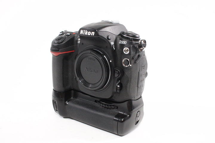 Nikon D300 Body w/Grip Shutter Count 5817 AS-IS Digital Cameras - Digital SLR Cameras Nikon 3141260