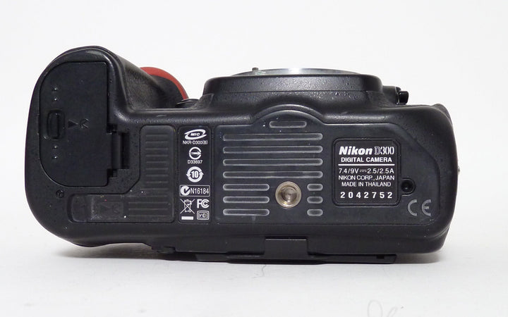 Nikon D300 Digital SLR - Parts or Repair Digital Cameras - Digital SLR Cameras Nikon 2042752