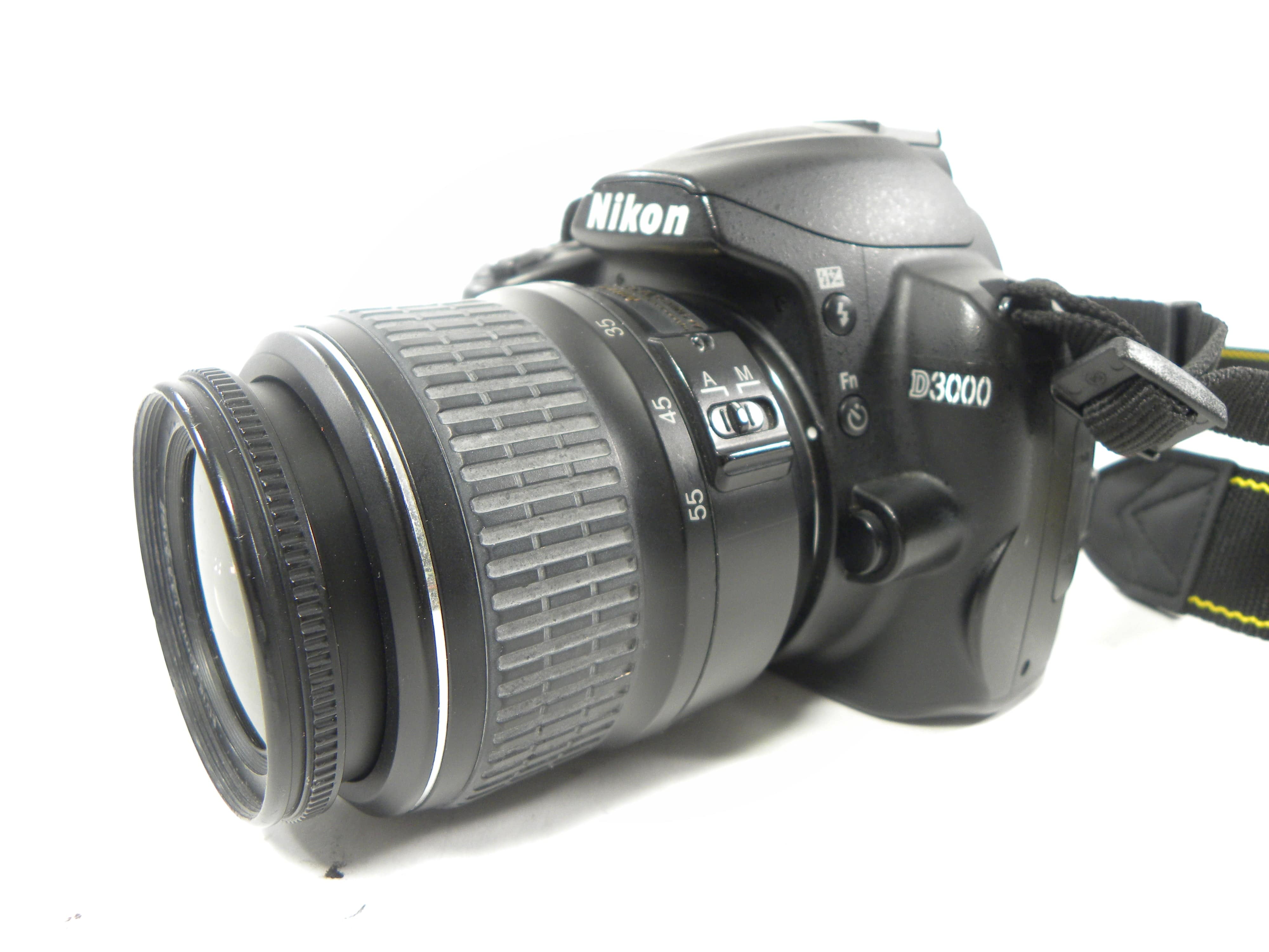 Nikon D3000 10.2mp Digital SLR w/AF-S DX ED 18-55 Shutter Ct