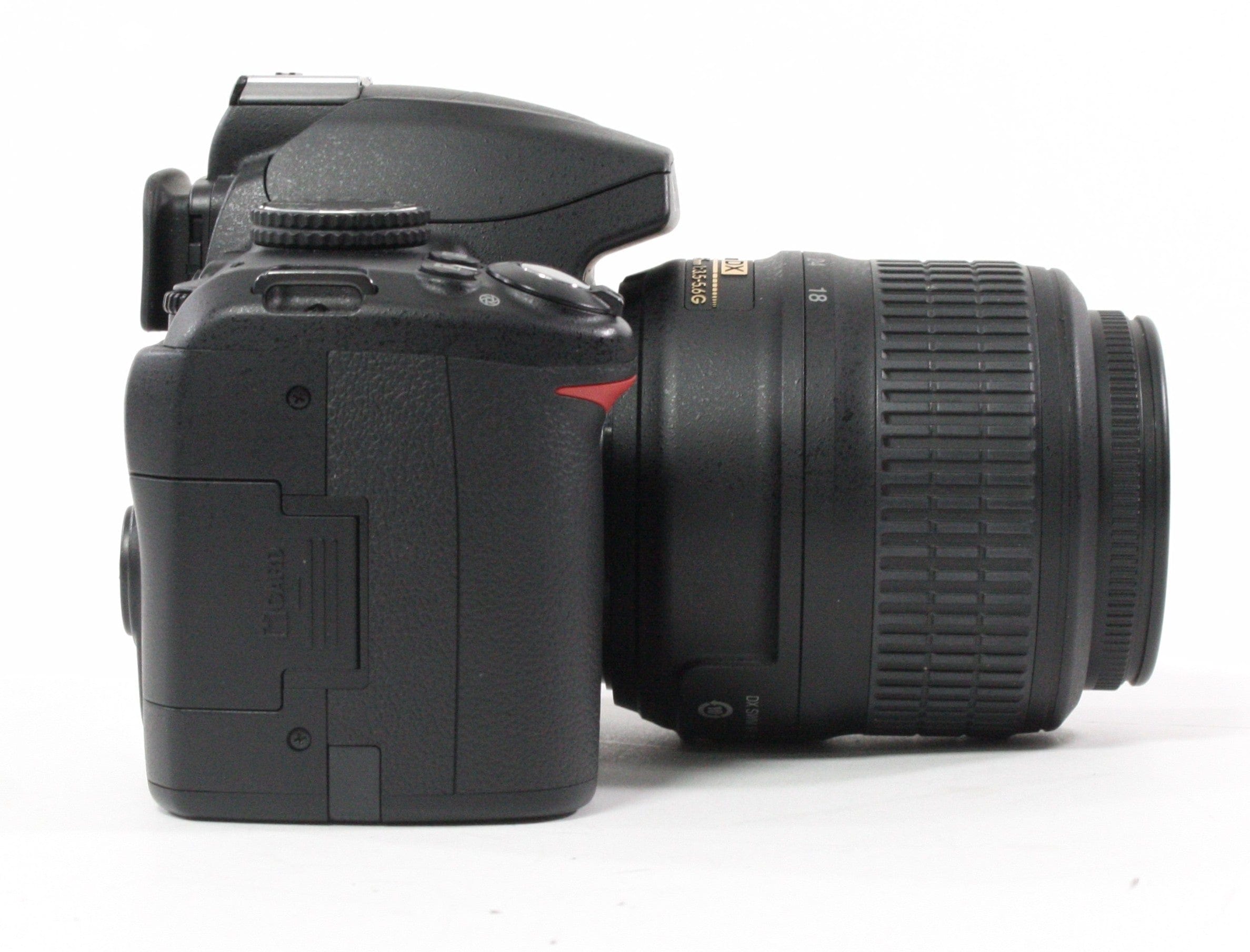 Nikon D3000 with Shutter Count 5,582 with a 18-55mm f/3.5-5.6 G DX