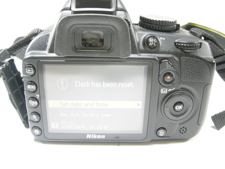 Nikon D3100 14.2mp Digital SLR w/AF-S  DX ED 18-55 f3.5-5.6G II Digital Cameras - Digital SLR Cameras Nikon 4097328