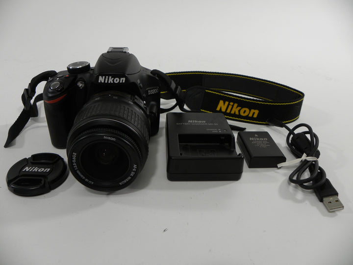 Nikon D3200 24.2mp Digital SLR w/AF-S 18-55 Shutter Ct. 1,303 Digital Cameras - Digital SLR Cameras Nikon 4131896