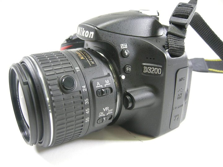 Nikon D3200 24.2mp Digital SLR w/AF-S 18-55 Shutter Ct. 6,854 Digital Cameras - Digital SLR Cameras Nikon 6887027