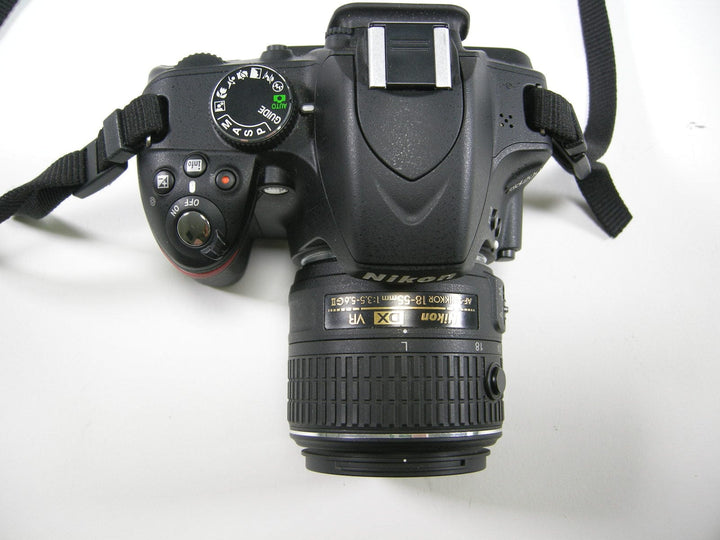 Nikon D3200 24.2mp Digital SLR w/AF-S 18-55 Shutter Ct. 6,854 Digital Cameras - Digital SLR Cameras Nikon 6887027