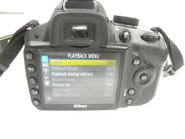 Nikon D3200 24.2mp Digital SLR w/AF-S Nikkor 18-55 DX Shutter Ct 