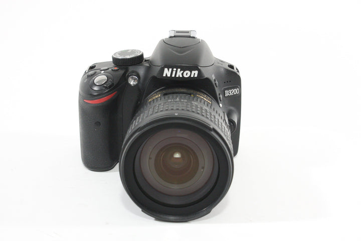 Nikon D3200 with AF-S DX 18-70mm F3.5-4.5 G ED - Shutter Count 3637 Digital Cameras - Digital SLR Cameras Nikon 3474286