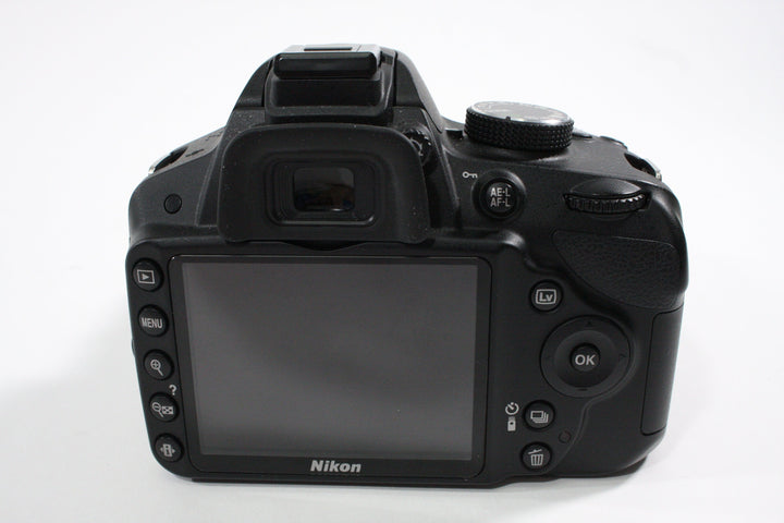 Nikon D3200 with Nikon 18-55mm Shutter Count 3947 Digital Cameras - Digital SLR Cameras Nikon 3647859