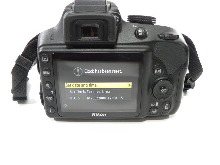 Nikon D3300 24.2mp Digital SLR w/18-55 Shutter Ct. 8,056 Digital Cameras - Digital SLR Cameras Nikon 3868401