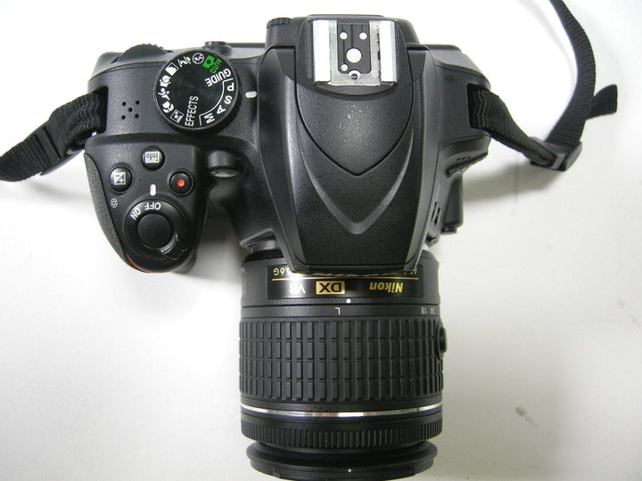 Nikon D3400 24.2mp Digital SLR w/AF-P DX VR 18-55mm Shutter Ct. 38,865 Digital Cameras - Digital SLR Cameras Nikon 3589387