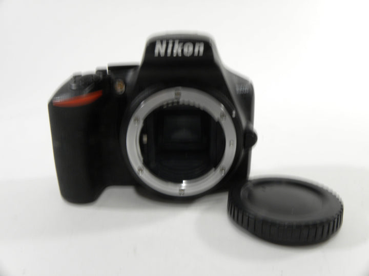 Nikon D3500 24.2mp Digital SLR (Parts Only) Digital Cameras - Digital SLR Cameras Nikon 3313222