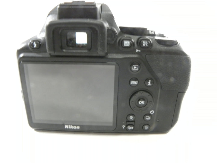 Nikon D3500 24.2mp Digital SLR (Parts Only) Digital Cameras - Digital SLR Cameras Nikon 3313222