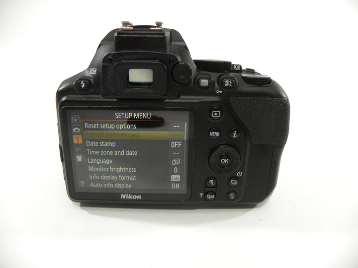 Nikon D3500 24.8mp Digital SLR w/AF-P 18-55mm Shutter Ct. 6,658 Digital Cameras - Digital SLR Cameras Nikon 5455724