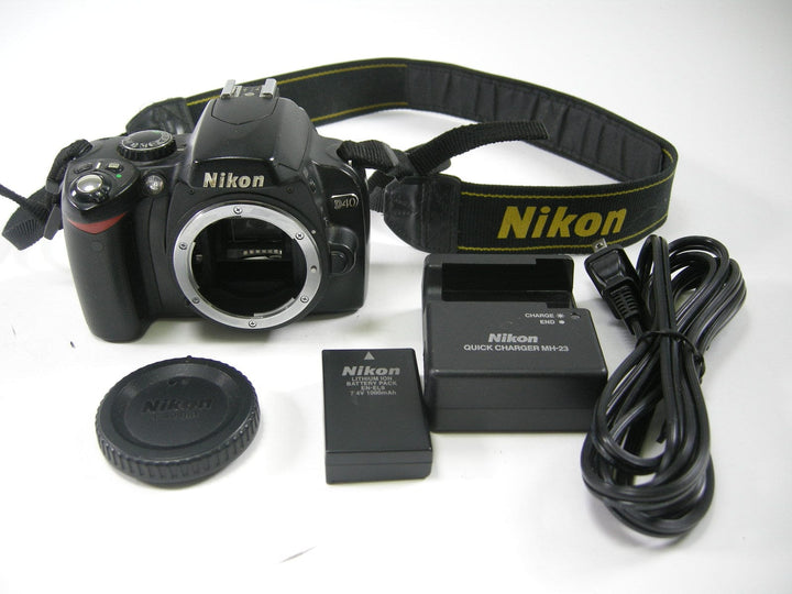 Nikon D40 6.1mp Digital SLR Body only Shutter Ct. 51,417 Digital Cameras - Digital SLR Cameras Nikon 3542640