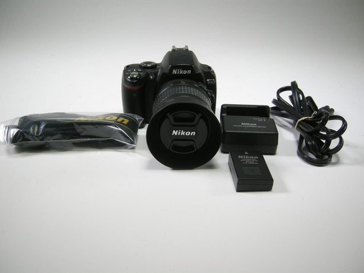 Nikon D40 6.1mp Digital SLR w/18-55 Shutter Ct. 10,393 Digital Cameras - Digital SLR Cameras Nikon 3421944