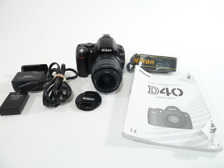 Nikon D40 6.1mp Digital SLR w/Nikkor AF-S 18-55mm Digital Cameras - Digital SLR Cameras Nikon 3504694