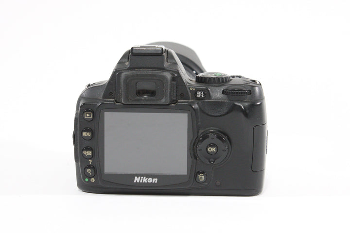 Nikon D40 w/DX 18-200mm  F3.5-5.6G ED VR Lens Digital Cameras - Digital SLR Cameras Nikon 3486317