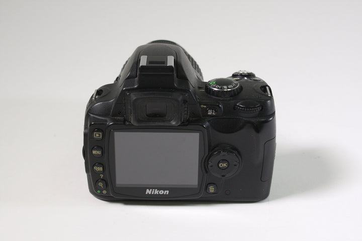 Nikon D40 w/DX 18-55mm F3.5-5.6 G II - Shutter Count 4802 Digital Cameras - Digital SLR Cameras Nikon 3727800