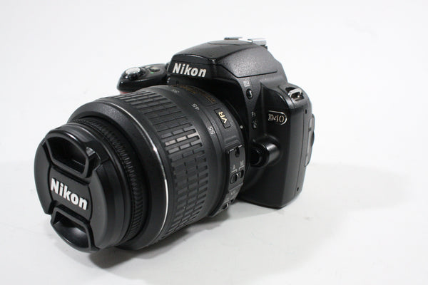 Nikon D40 with  a AF-S 18-55mm VR Shutter Count 16886 Digital Cameras - Digital SLR Cameras Nikon 3632582