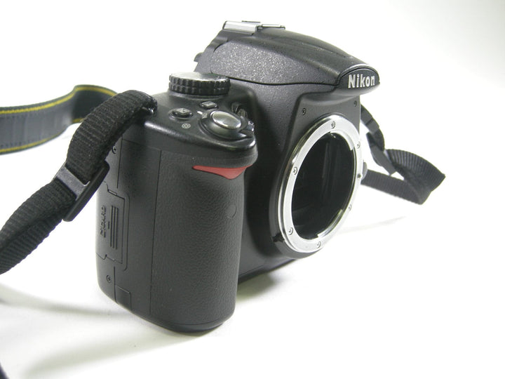 Nikon D5000 12.3mp Digital SLR Body Only Shutter Ct. 7,633 Digital Cameras - Digital SLR Cameras Nikon 3423046