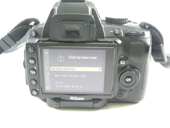 Nikon D5000 12.3mp Digital SLR Body Only Shutter Ct. 7,633 Digital Cameras - Digital SLR Cameras Nikon 3423046