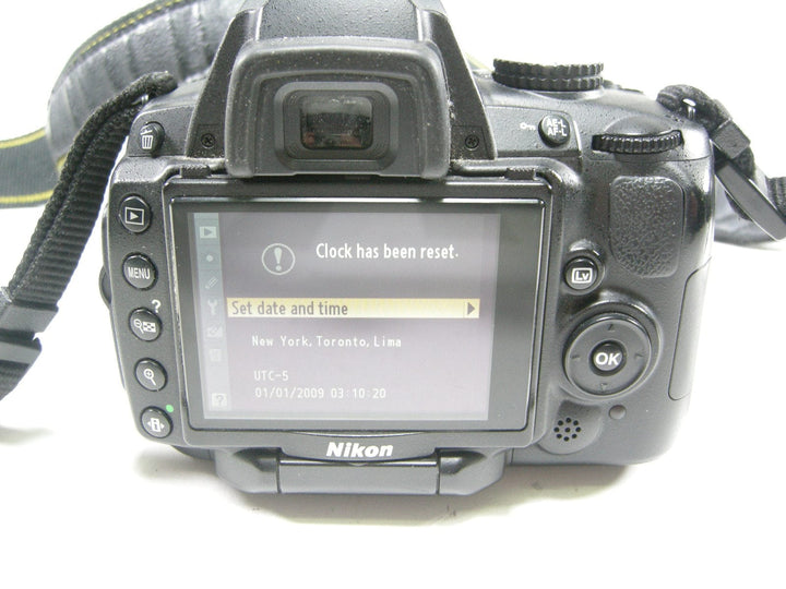 Nikon D5000 12.3mp Digital SLR w/AF-S 18-55 VR DX Shutter Ct#21,295 Digital Cameras - Digital SLR Cameras Nikon 3205009