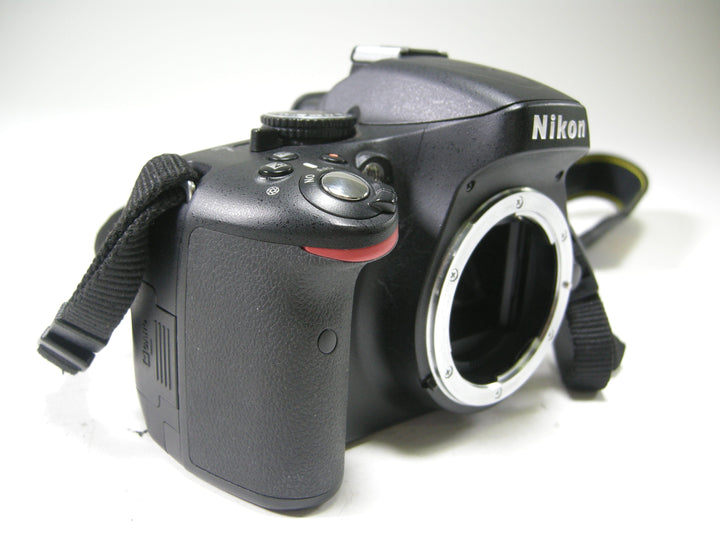 Nikon D5100 16.2mp Digital SLR Body only Shutter Ct. 17,354 Digital Cameras - Digital SLR Cameras Nikon 3740501