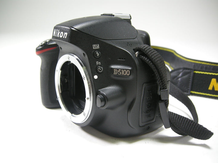 Nikon D5100 16.2mp Digital SLR Body only Shutter Ct. 17,354 Digital Cameras - Digital SLR Cameras Nikon 3740501