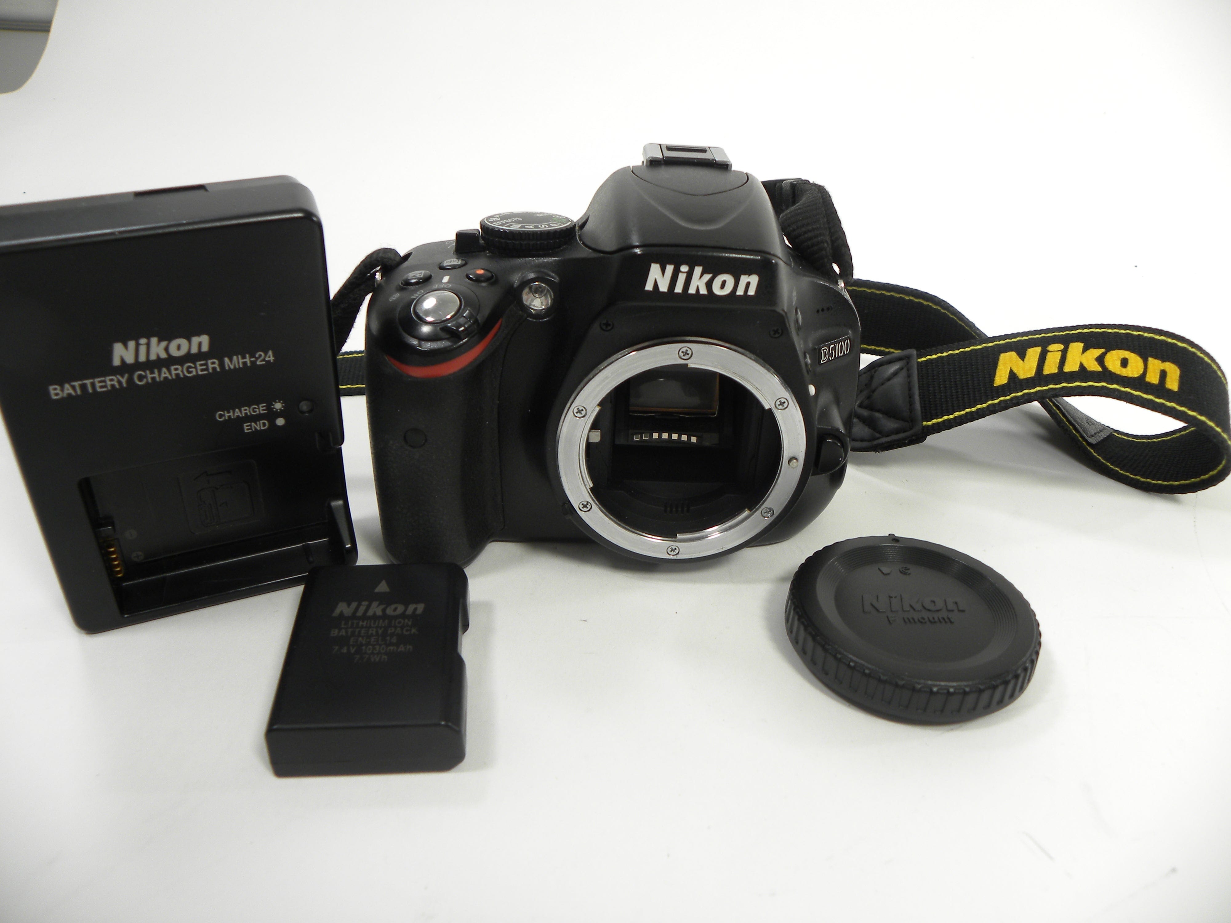 Nikon D5100 16.2mp Digital SLR Camera Body only - Parts or Repair