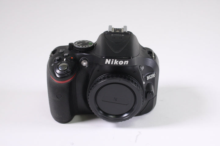 Nikon D5200 Camera Body - shutter count 8219 Digital Cameras - Digital SLR Cameras Nikon 2768958