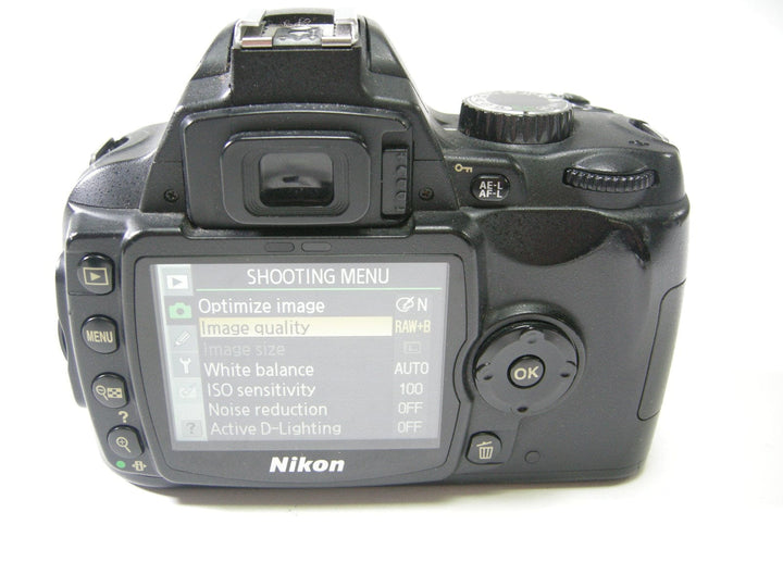 Nikon D60 10.2mp Digital SLR w/AF-S Nikkor DX VR 18-55 f3.5-5.6G Digital Cameras - Digital SLR Cameras Nikon 3493821