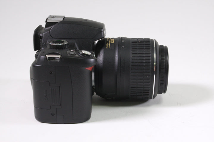 Nikon D60 w/18-55mm DX VR Lens - Shutter Count 3448 Digital Cameras - Digital SLR Cameras Nikon 3175453