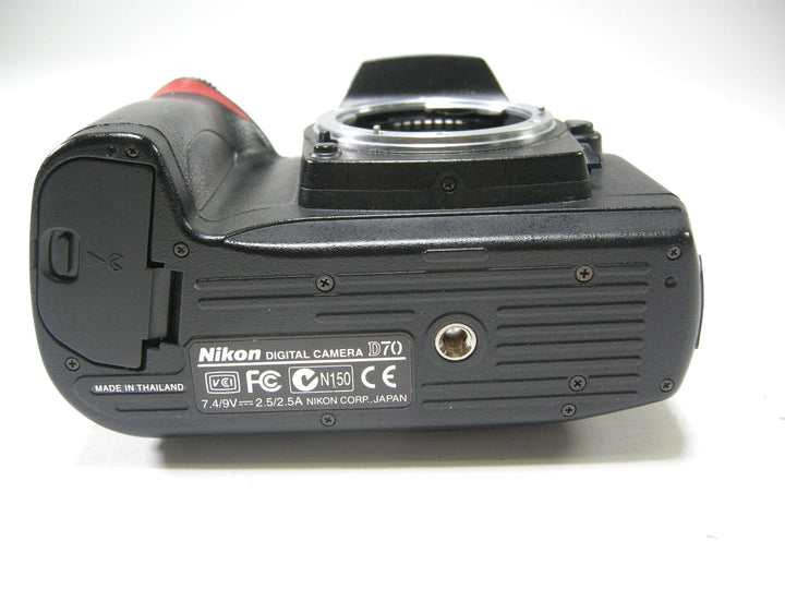 Nikon D70 6.1mp Digital SLR Body Only for (Parts or Repair) Digital Cameras - Digital SLR Cameras Nikon 120220231