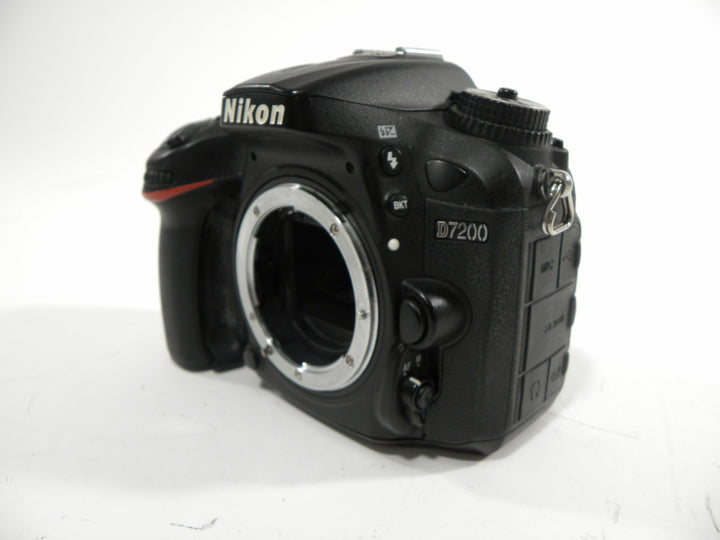 Nikon D7200 24.1mp Digital SLR Body Only Shutter Ct. 150,355 Digital Cameras - Digital SLR Cameras Nikon 2555139