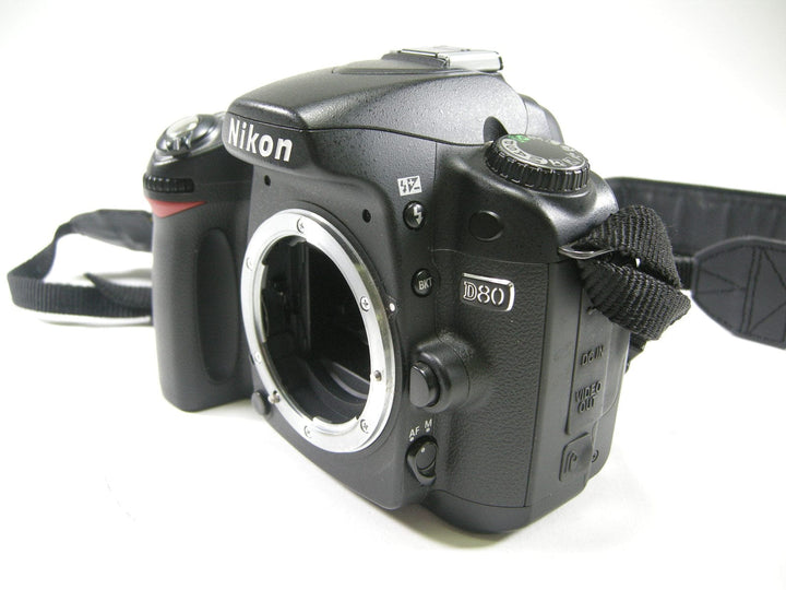 Nikon D80 10.2mp Digital SLR Body Only Shutter Ct. 8,240 Digital Cameras - Digital SLR Cameras Nikon 3287146