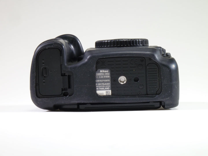 Nikon D850 Body Only - Shutter Count 173474 Digital Cameras - Digital SLR Cameras Nikon 3045080