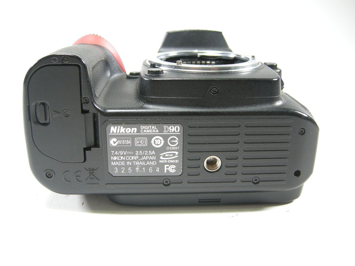 Nikon D90 12.3mp Digital SLR Body Only (Parts) Digital Cameras - Digital SLR Cameras Nikon 3251164