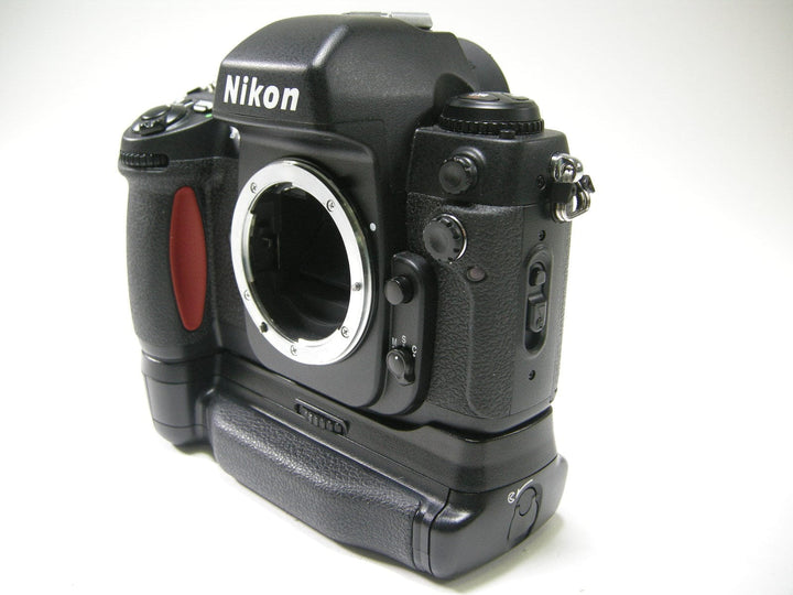 Nikon F 100 35mm SLR Camera Body Only 35mm Film Cameras - 35mm SLR Cameras Nikon 217324