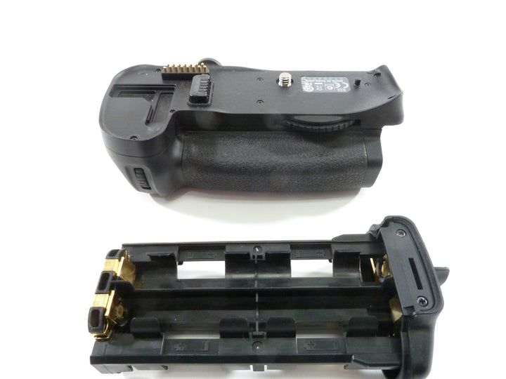 Nikon MB-D10 Battery Grip w/AA tray Grips, Brackets and Winders Nikon 2138490