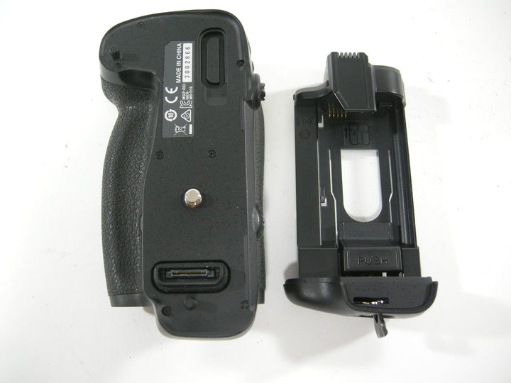 Nikon MB-D16 Battery Grip Grips, Brackets and Winders Nikon 3002866