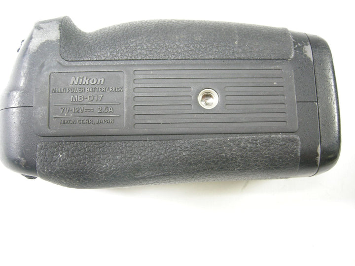 Nikon MB-D17 Battery Grip w/EN-EL18a Battery Grips, Brackets and Winders Nikon 3019256