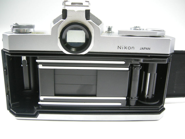 Nikon Nikkormat 35mm SLR w/Nikkor-H 50mm f2 Auto 35mm Film Cameras - 35mm SLR Cameras Nikkormat 4232584