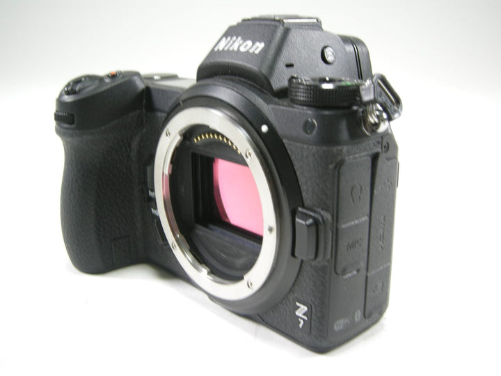 Nikon Z7 45.7mp Mirrorless Digital Camera Body Only Shutter Ct. 3,463 Digital Cameras - Digital Mirrorless Cameras Nikon 3015176