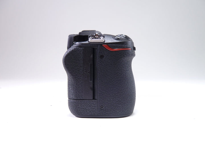 Nikon Z7 II Body Only Shutter Count Under 1500 Digital Cameras - Digital Mirrorless Cameras Nikon 3030278