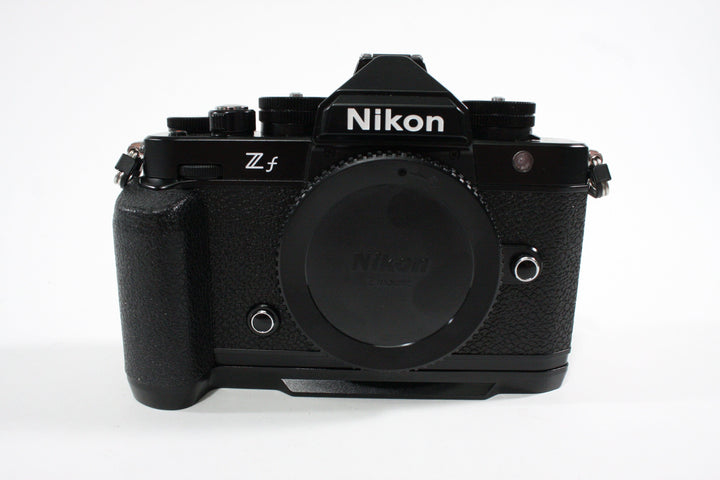 Nikon Zf Body with a SmallRig Grip and a Shutter Count of 88 Digital Cameras - Digital Mirrorless Cameras Nikon 3007355