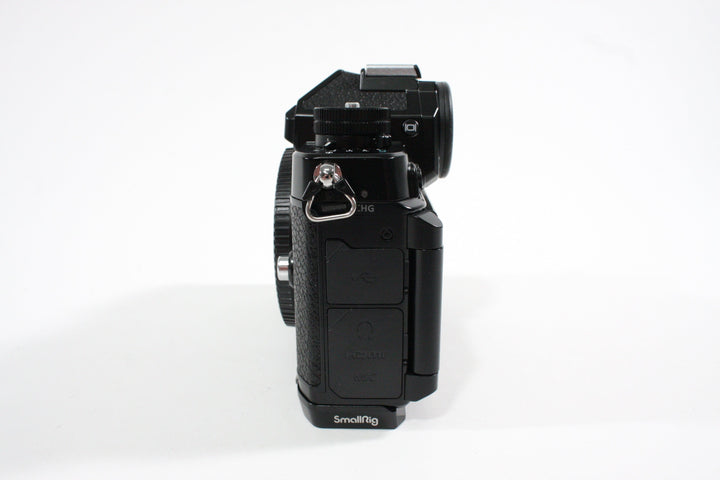 Nikon Zf Body with a SmallRig Grip and a Shutter Count of 88 Digital Cameras - Digital Mirrorless Cameras Nikon 3007355