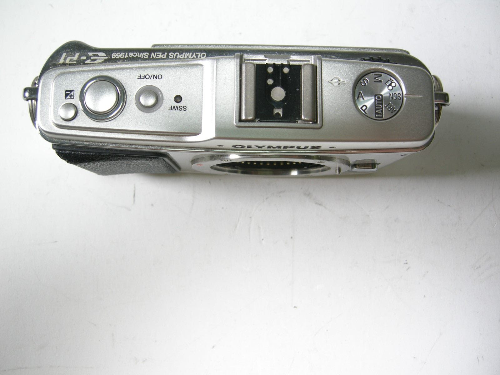 Olympus PEN E-P1 12mp Digital Micro 4/3 Camera w/14-42 f3.5-5.6