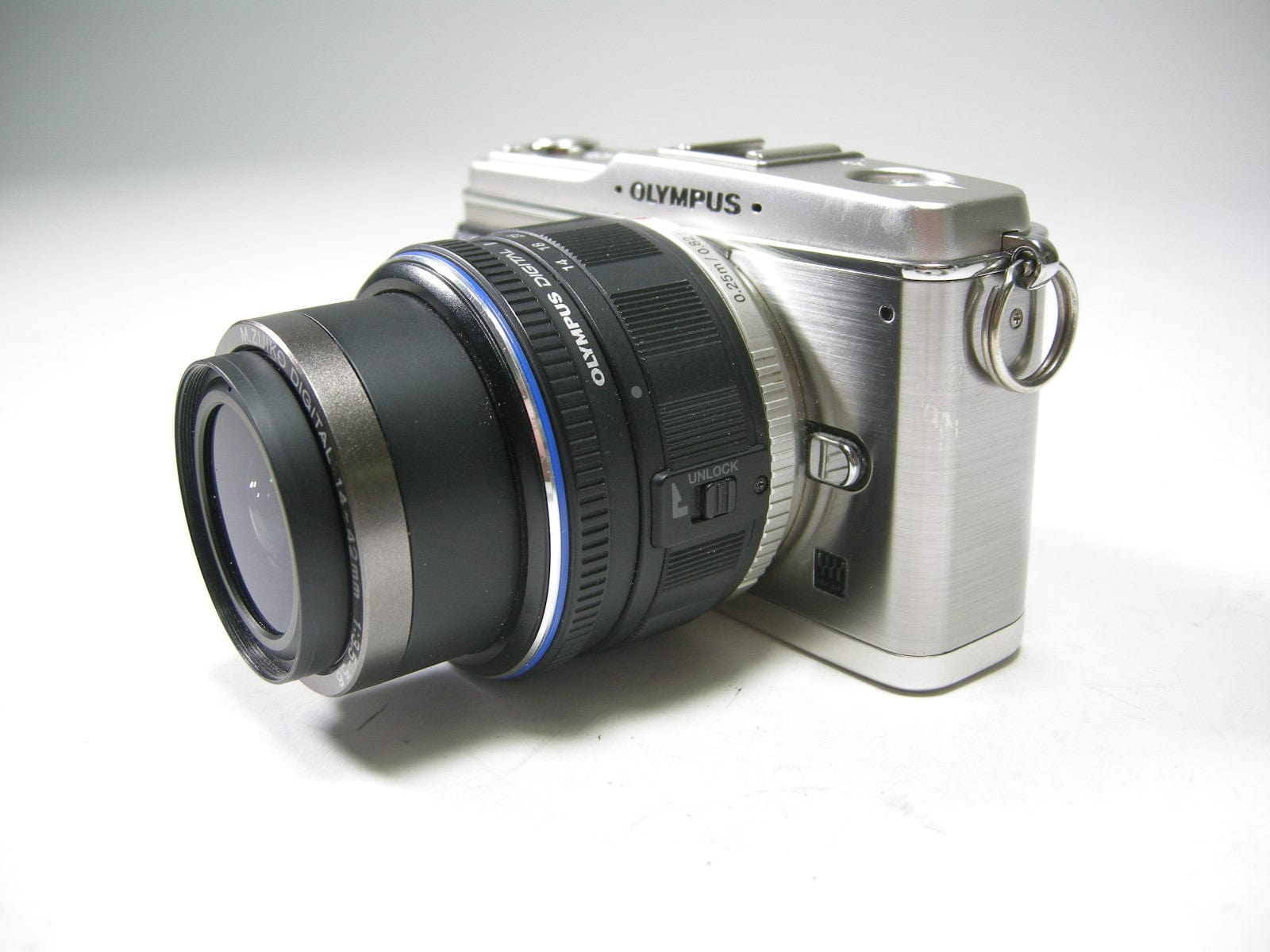 Olympus PEN E-P1 12mp Digital Micro 4/3 Camera w/14-42 f3.5-5.6